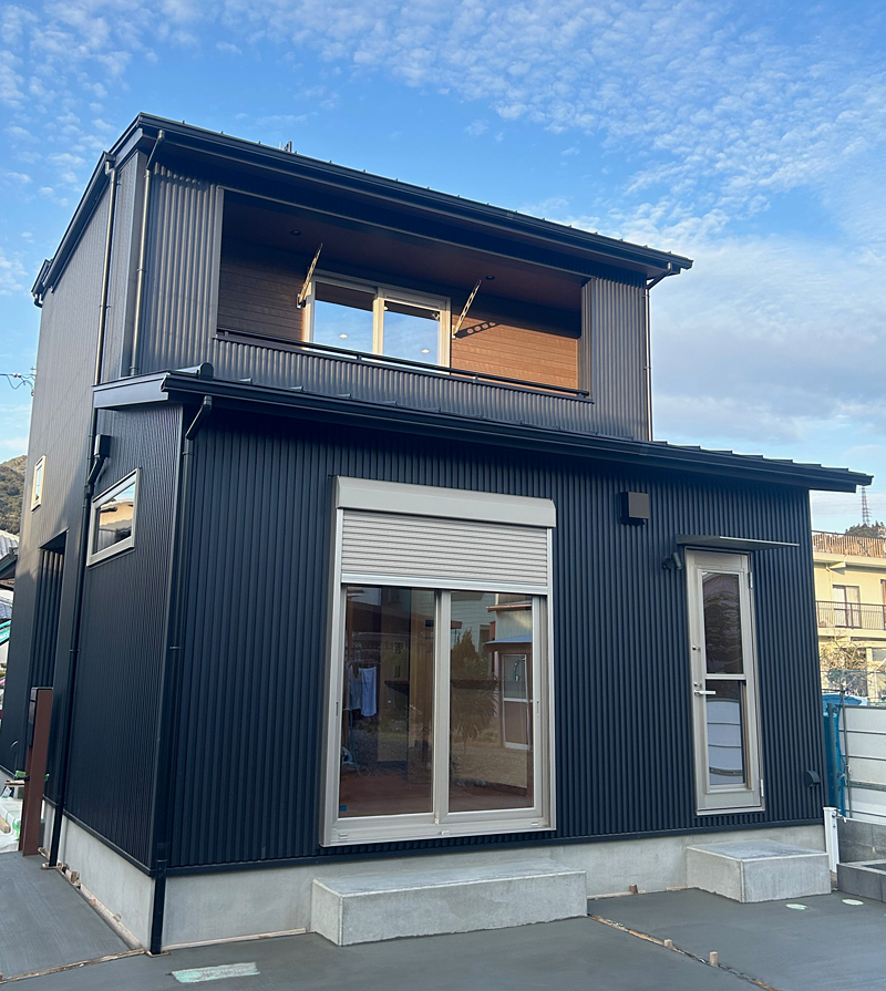 シンプルモダン×ウッドアクセントの家(新築)