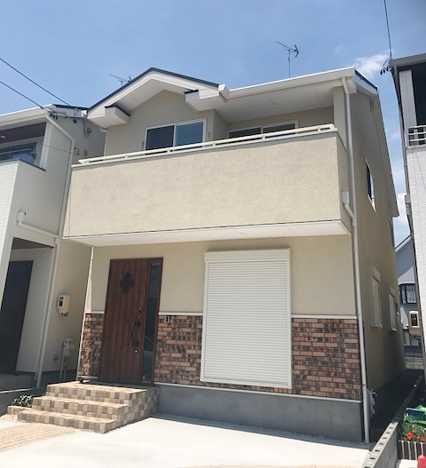 アンティーク調ブリックタイルの外壁の家