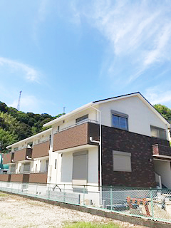 アンティーク調ブリックタイルが迎える、こだわりのデザイナーズアパート